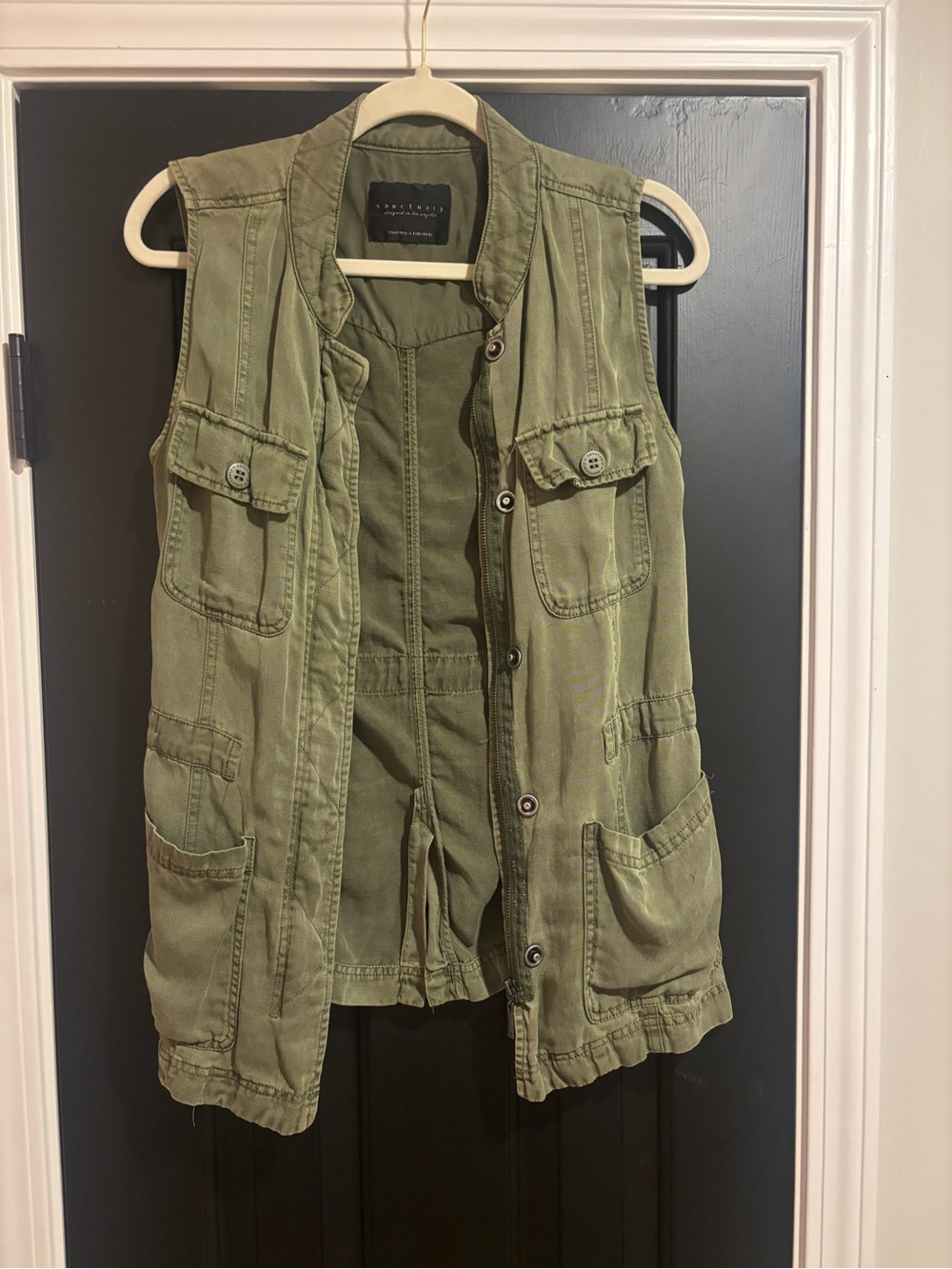 Sanctuary Olive Green Utility Vest with Multiple Pockets.